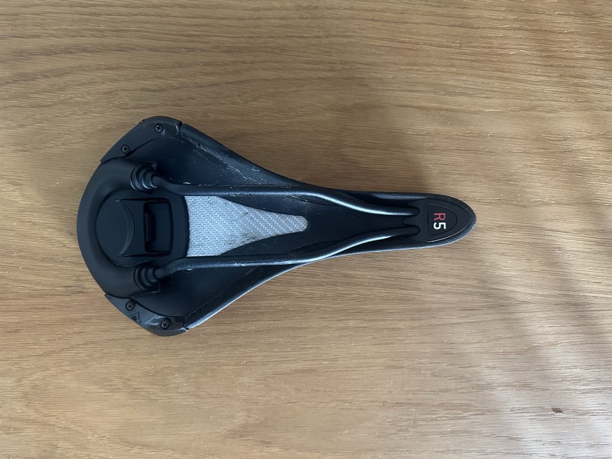 Fizik Pezzi di ricambio: Fizik R5 Alliante Rennrad Sattel – Usato da Zürich venduto da WeNeedMorePR 2