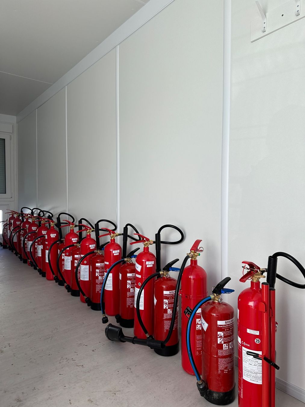 Estintori: Feuerlöscher – Nuovo (secondo la descrizione) da Zürich venduto da 012_5fr8