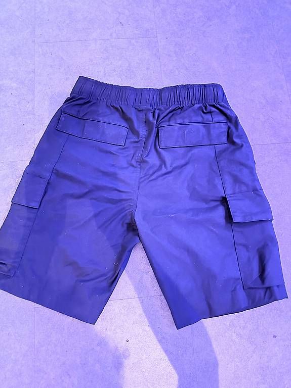 Pantalons: Short Calvin Klein – D'occasion à Yverdon-les-Bains par dav_hkw8 1