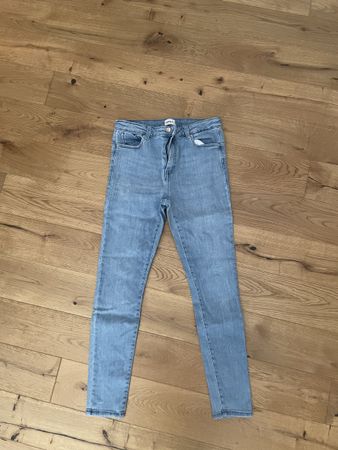 Hellblaue Jeans