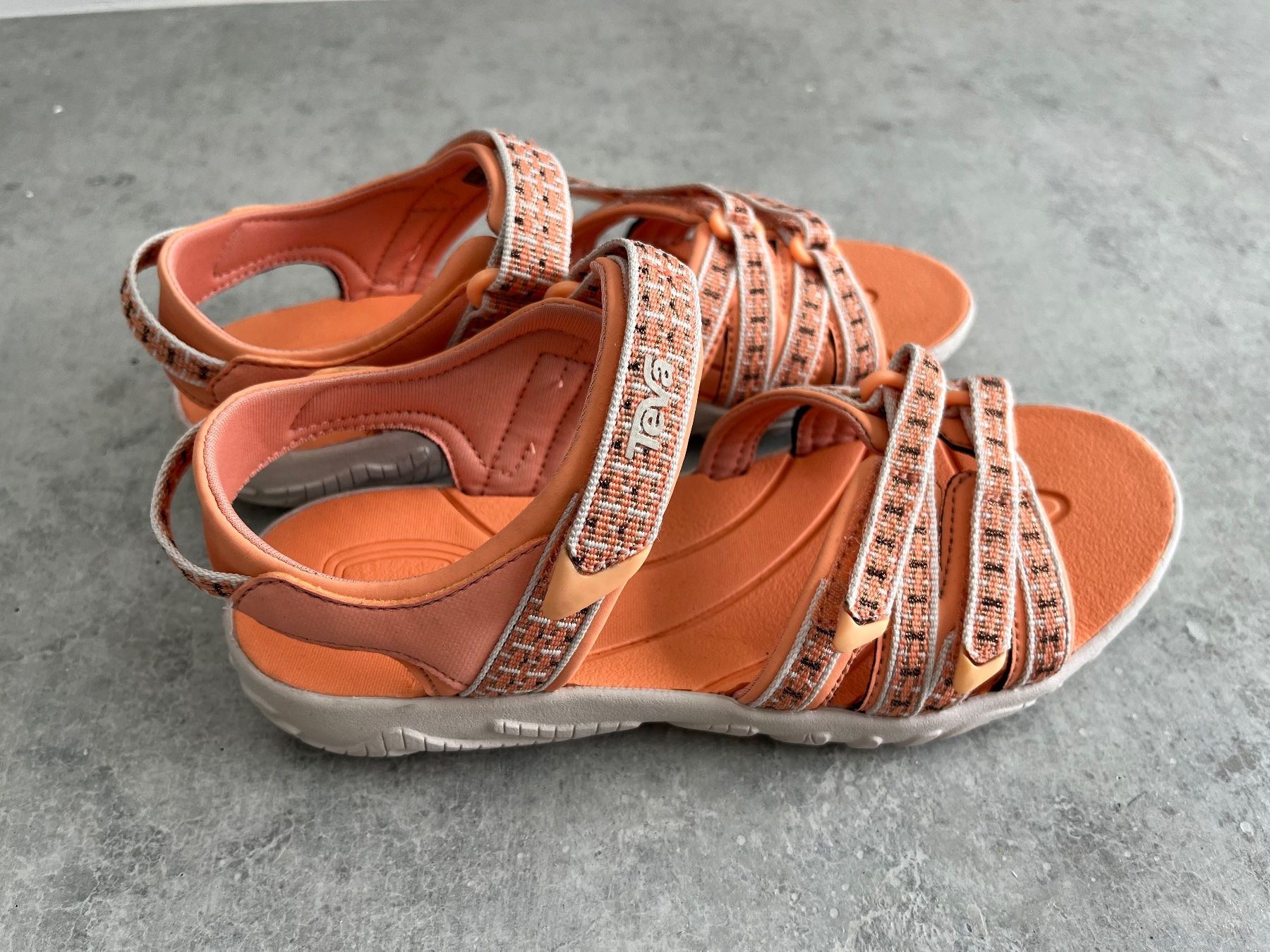 Teva Chaussures filles: TEVA Sandalen Gr. 35 - NEU – Neuf (Voir description) à Zollikofen par spunk65