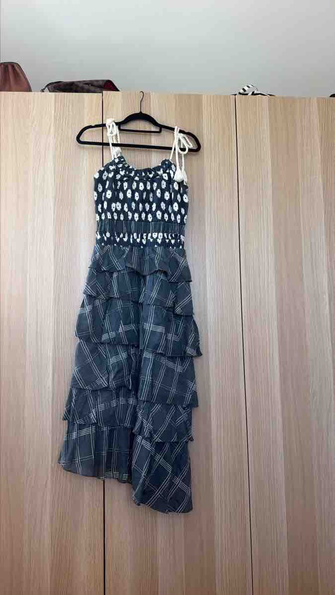 Kleider: Beautiful dress Size Small Patterned Design – Gebraucht aus Steinhausen von bbr_kj8g
