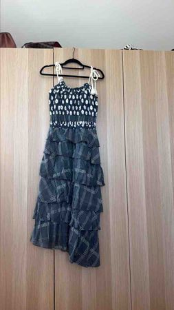 Beautiful dress Size Small Patterned Design