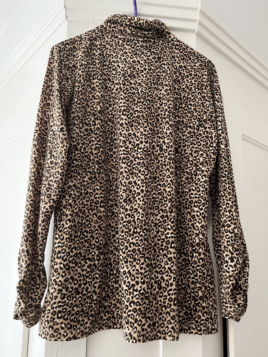 T-Shirts: Leoprint Rollkragen Shirt – Neu (gemäss Beschreibung) aus Zürich von Shopmystyle 1