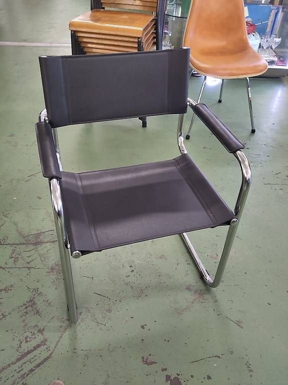 Stühle: Freischwinger Bauhaus Stil Schwarz – Gebraucht aus Pratteln von Cartonsducoeur_bl