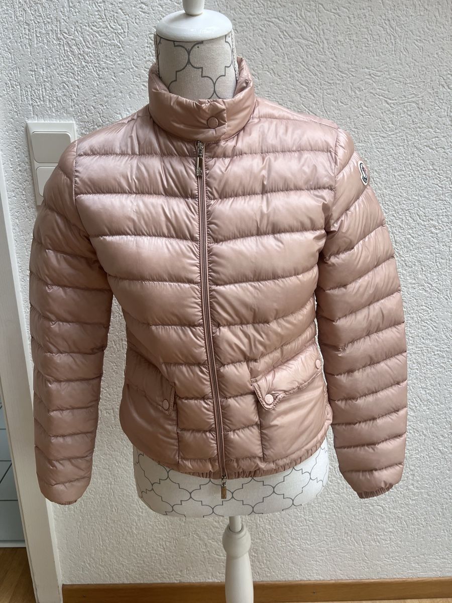 Moncler Giacche: Moncler Daunenjacke Gr. 34/XS Rosa – Nuovo (secondo la descrizione) da Ostermundigen venduto da Steff18 1