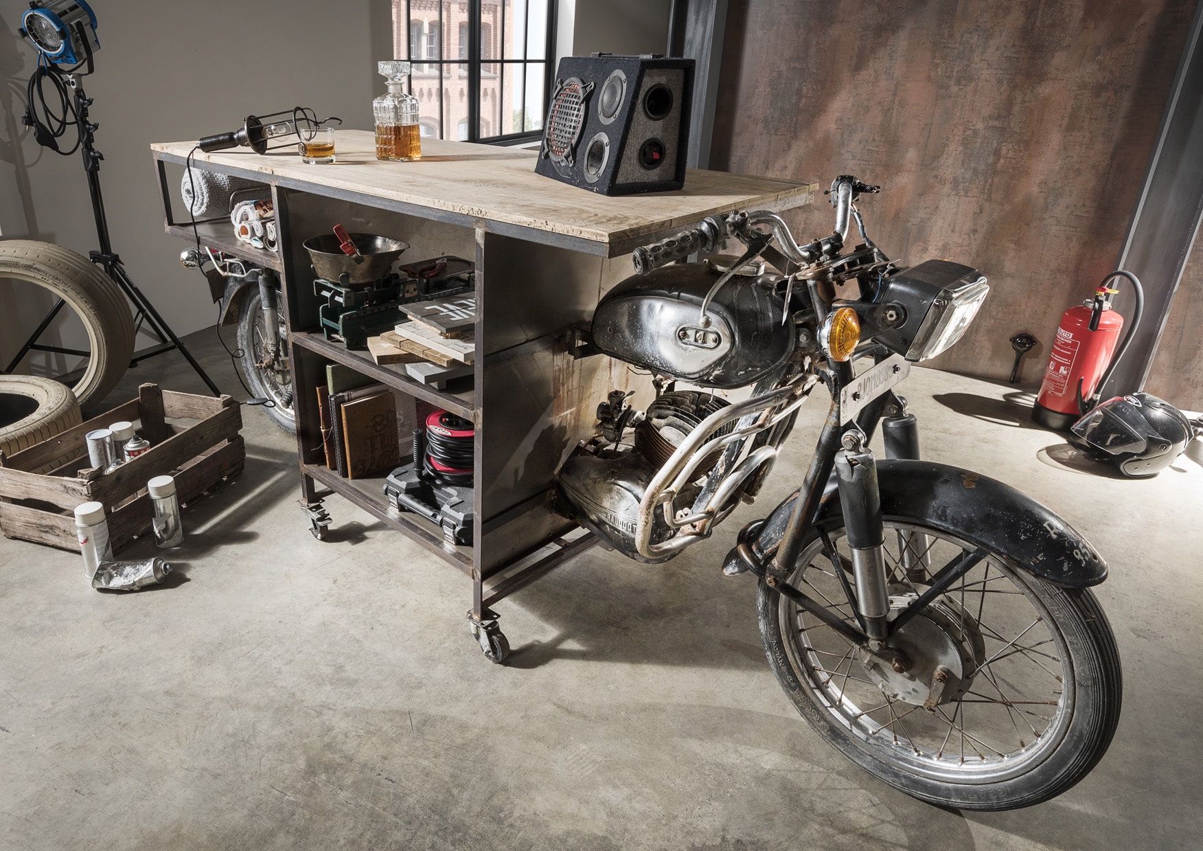 Tavoli: Motorrad Bar | Präsentationstisch – Usato da Rorschacherberg venduto da LatteArt 2