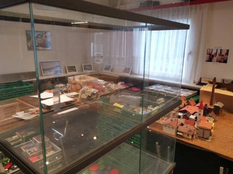 Vitrinen: Ausstellungsvitrine – Gebraucht aus St. Margrethen SG von tribeli98 6