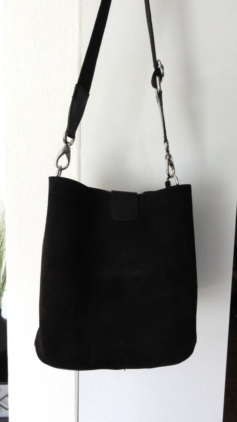 Borse da donna: Echtleder-Tasche schwarz, mit buntem Seidenschal – Usato da Samedan venduto da chickenrun01 2