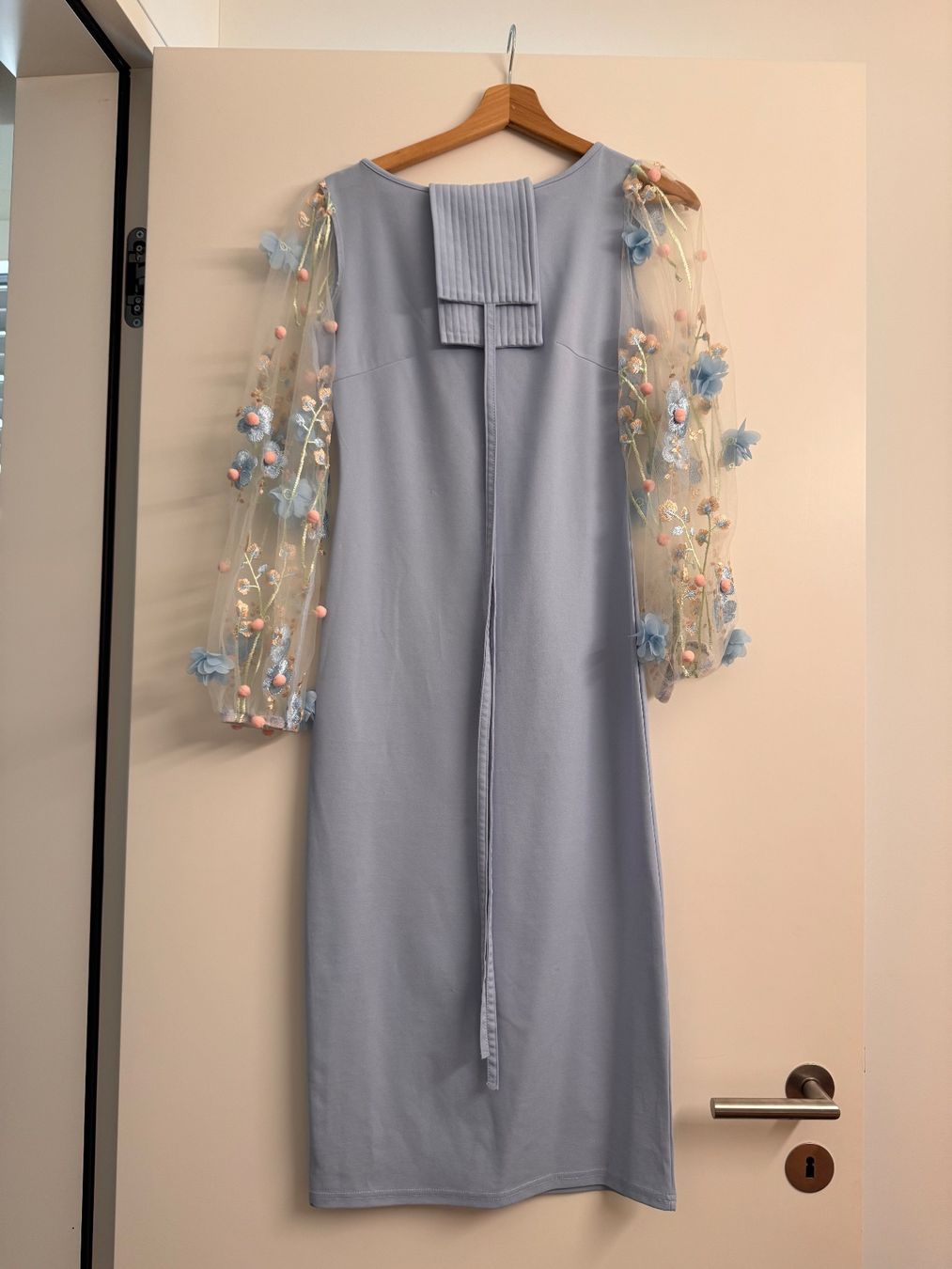 Shein Kleider: Kleid mit Blumenapplikationen und Puffy-Ärmeln – Gebraucht aus Dietikon von dia_bkv5