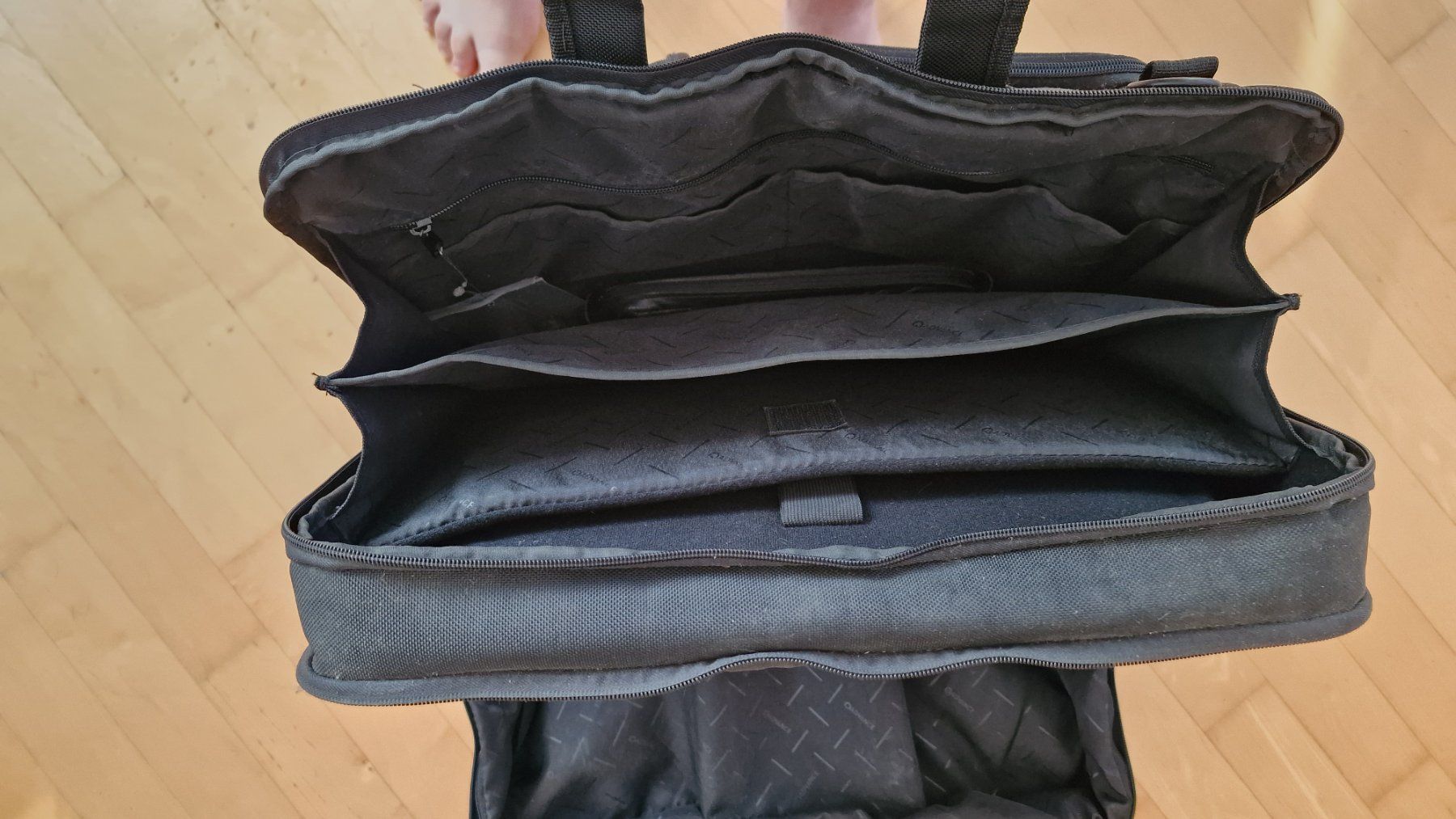 Koffer & Taschen: Rollaktentasche Schwarz guter Zustand – Gebraucht aus Weisslingen von and-lo73 2