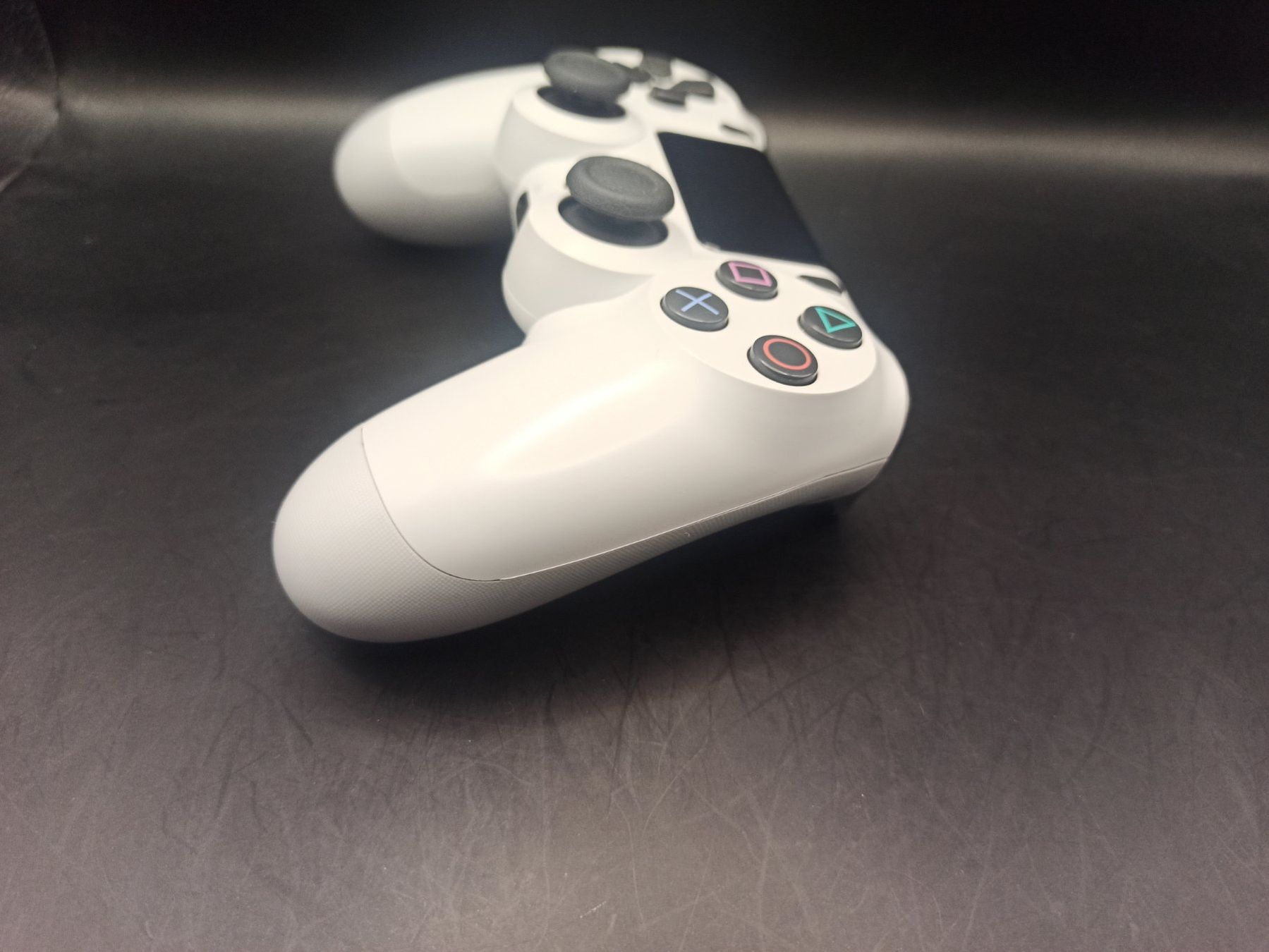 Manettes: Original Controller Sony PS4 Wireless DualShock 4 V2 WEISS – D'occasion à Oberweningen par mar_87mx 3