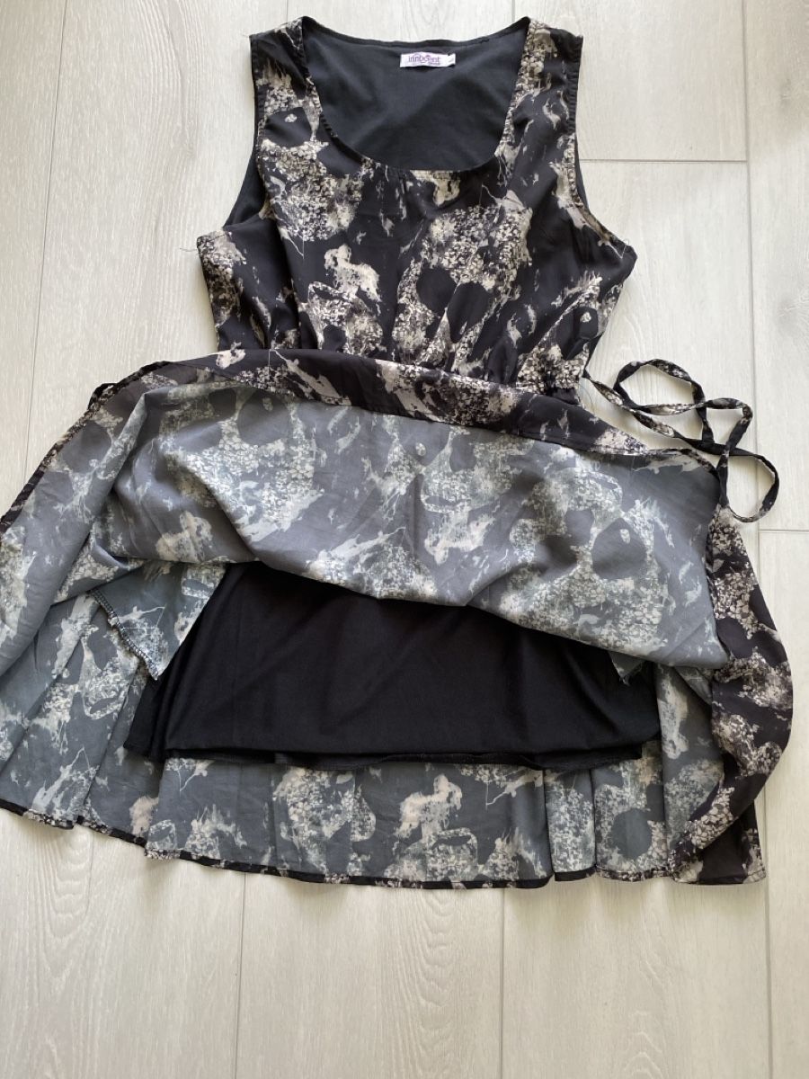 Vestiti: Kleid Gr.M(siehe Mass) – Usato da Strengelbach venduto da Bycy 2
