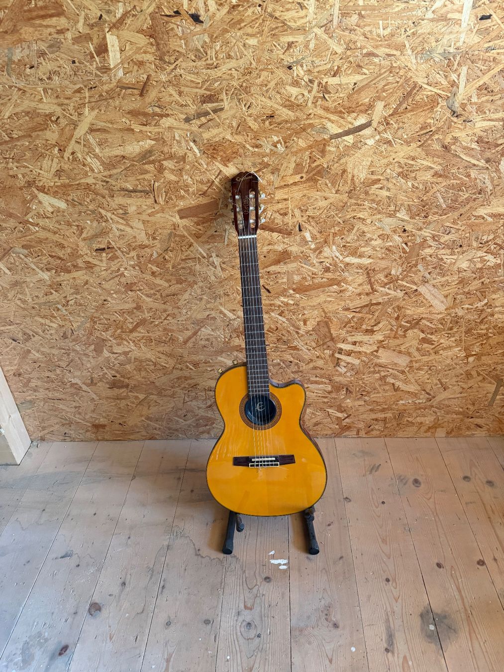 Musikinstrumente: E-Gitarre ab 1.- – Gebraucht aus Grenchen von Design-Outlet 1