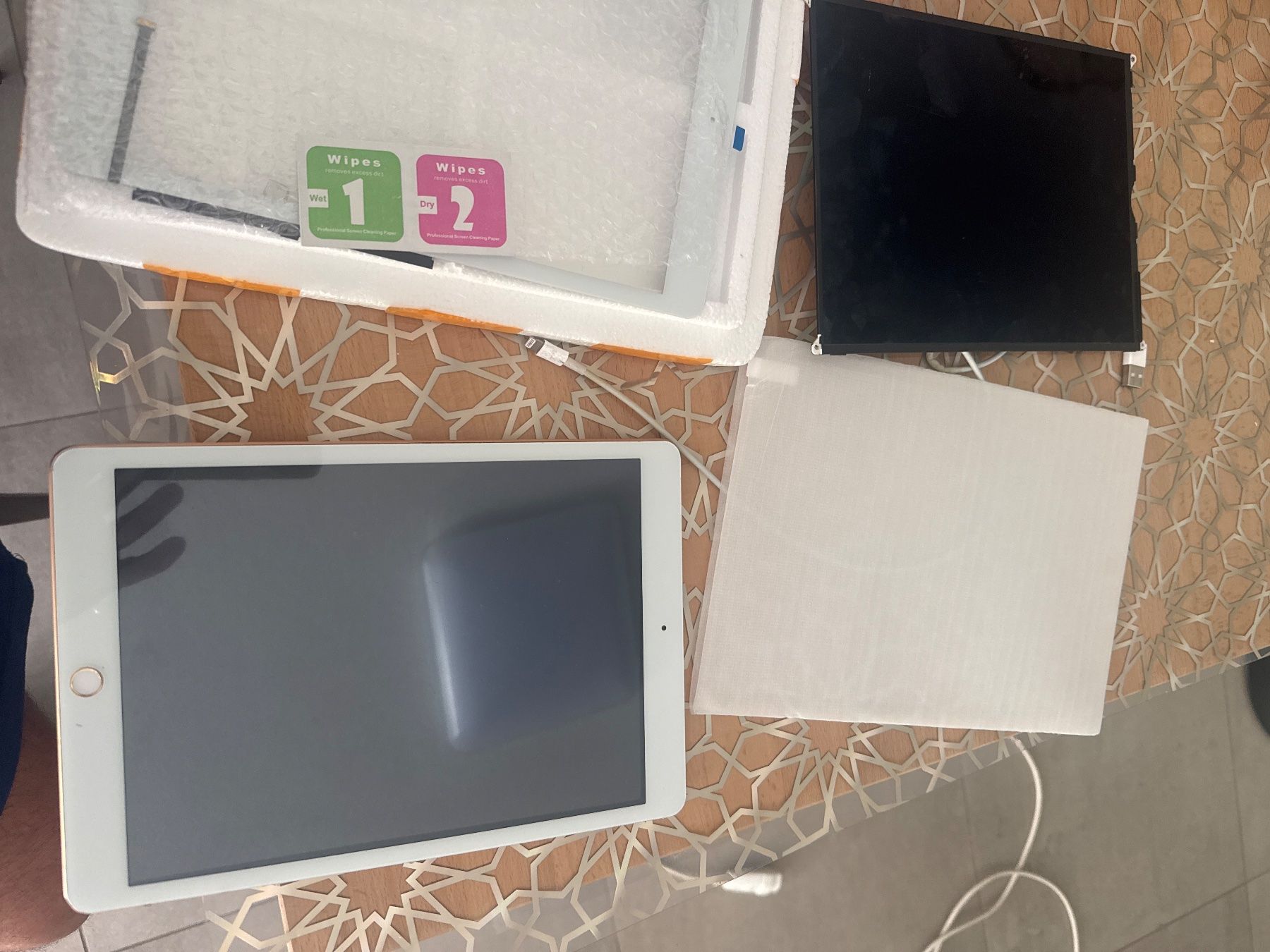 Apple Tablet PC: Apple iPad 10.2 LCD  defekt – Difettoso da Seon venduto da rayaan 3