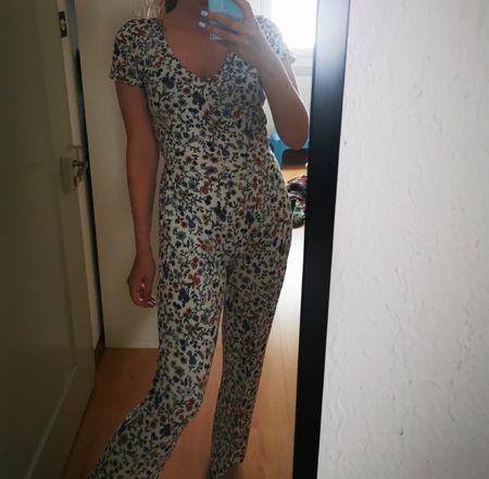 Sommerlicher Jumpsuit mit Blumenmuster, Grösse S/M, Top!