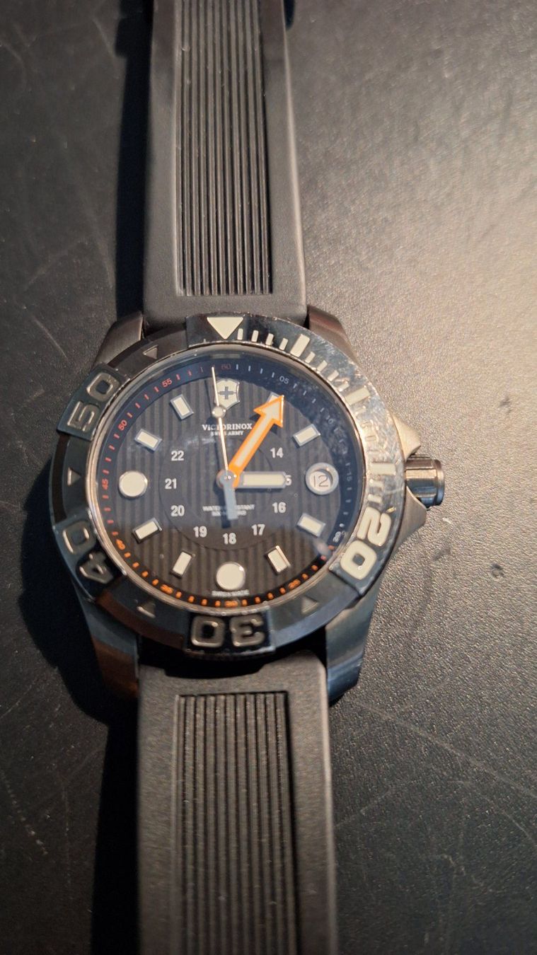 Victorinox Orologi: Victorinox Dive Master 5 Quartz Midsize 38mm – Usato da Reinach BL venduto da Softseller 2