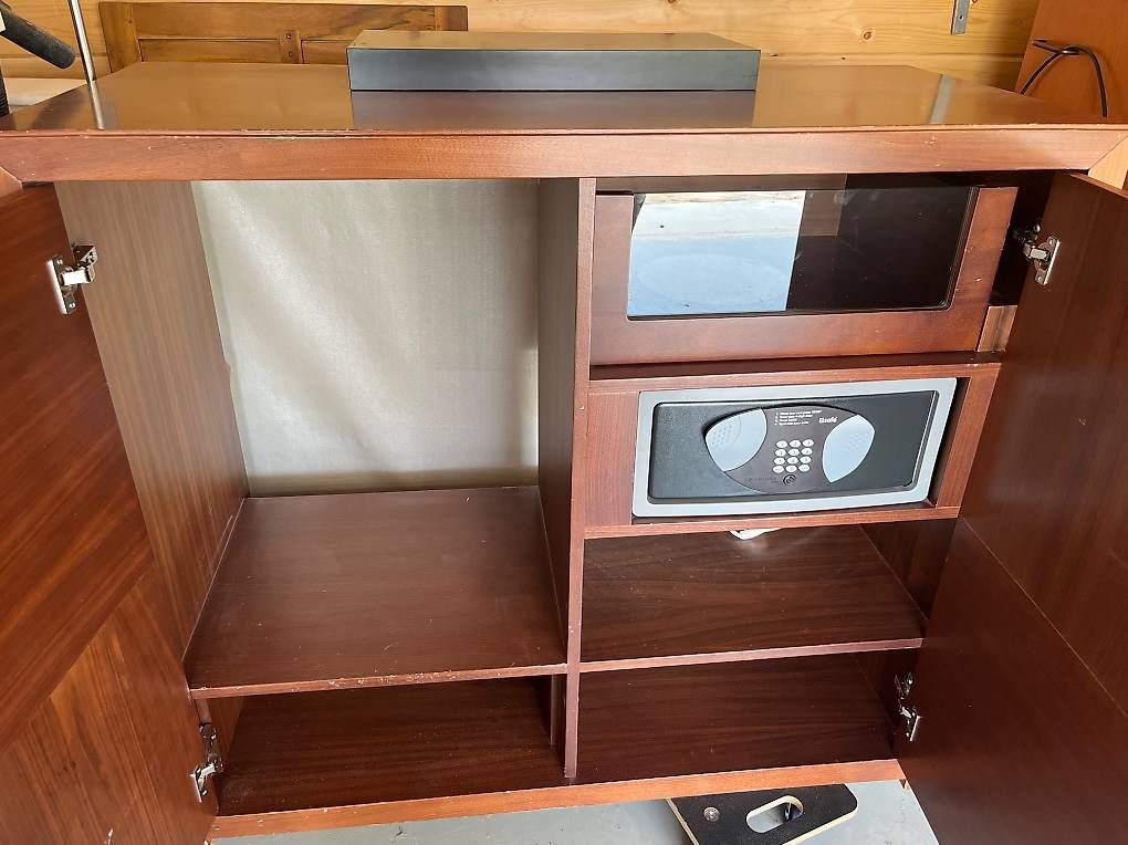 Cassettiere: Meuble en noyer avec coffre fort intégré – Usato da commugny venduto da Faye03 1