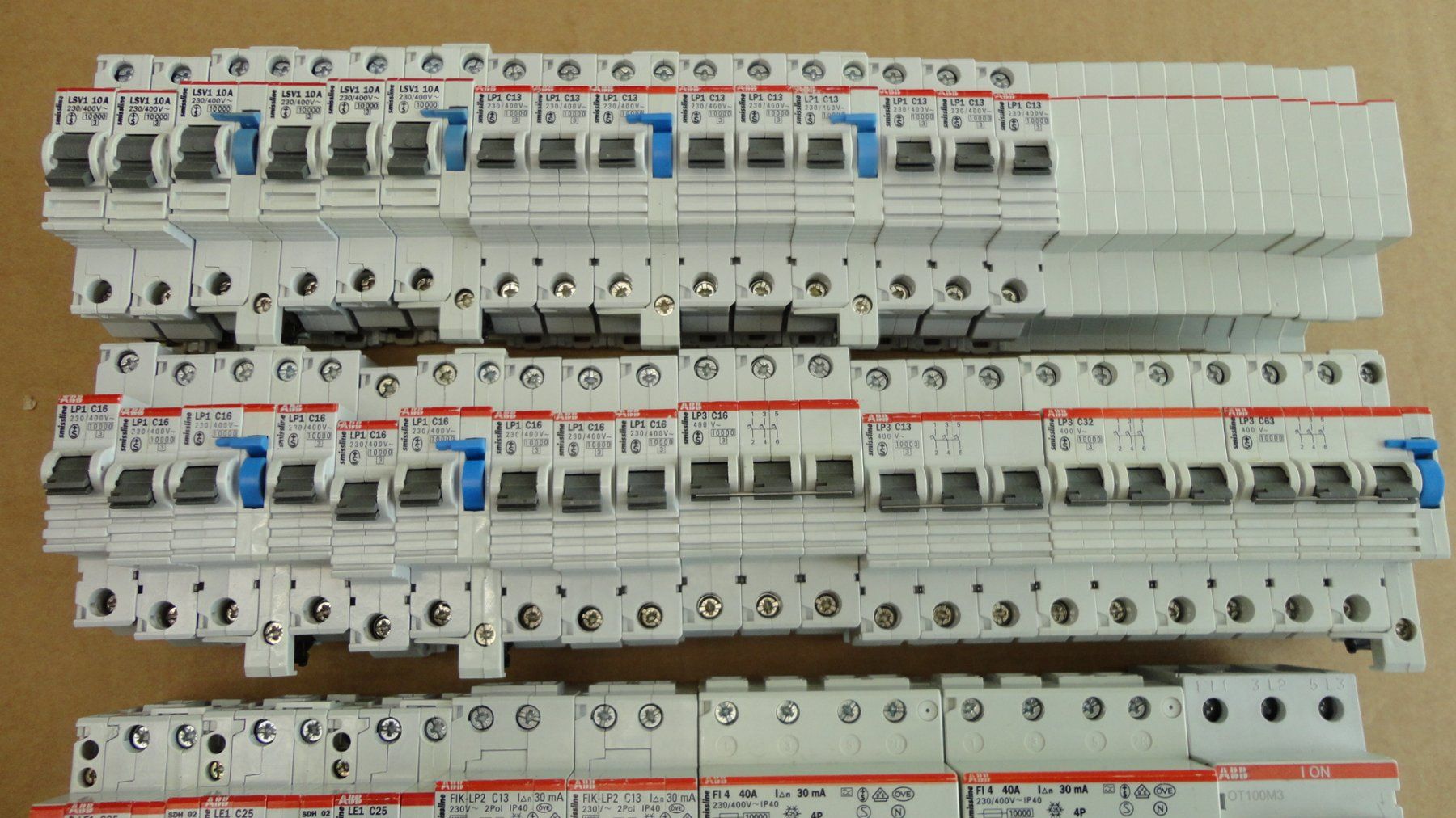 ABB Alimentazione elettrica: FI&LS ABB smissline Leitungsschutzschalter – Usato da Emmen venduto da Dora024 1