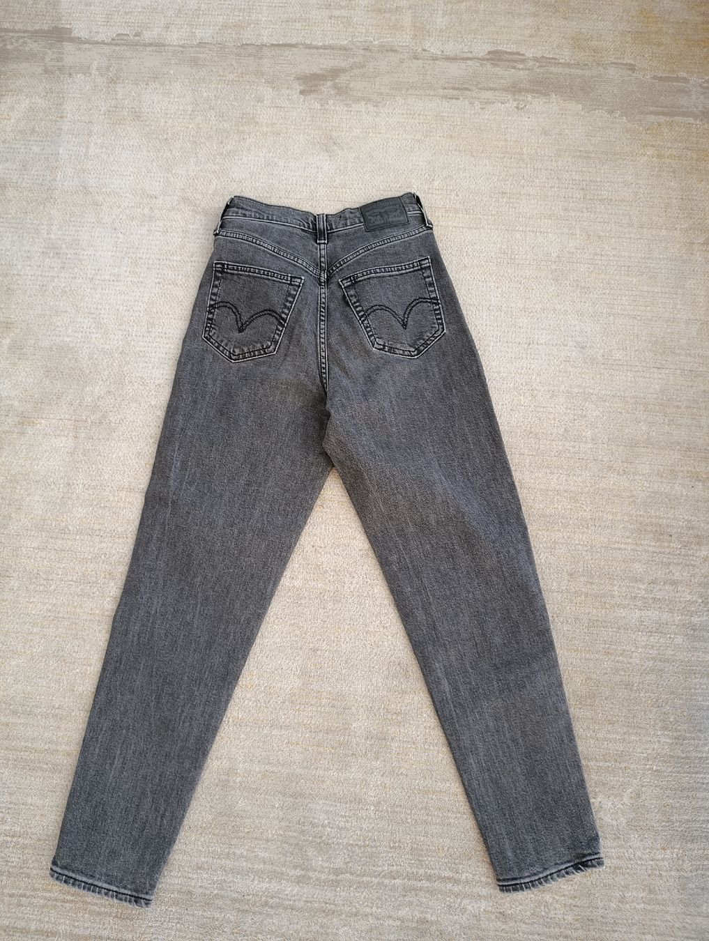 Levi's Jeans: LEVIS HIGH WAISTED TAPER W25 L27 GRIS – Gebraucht aus Sierre von shirley04 4