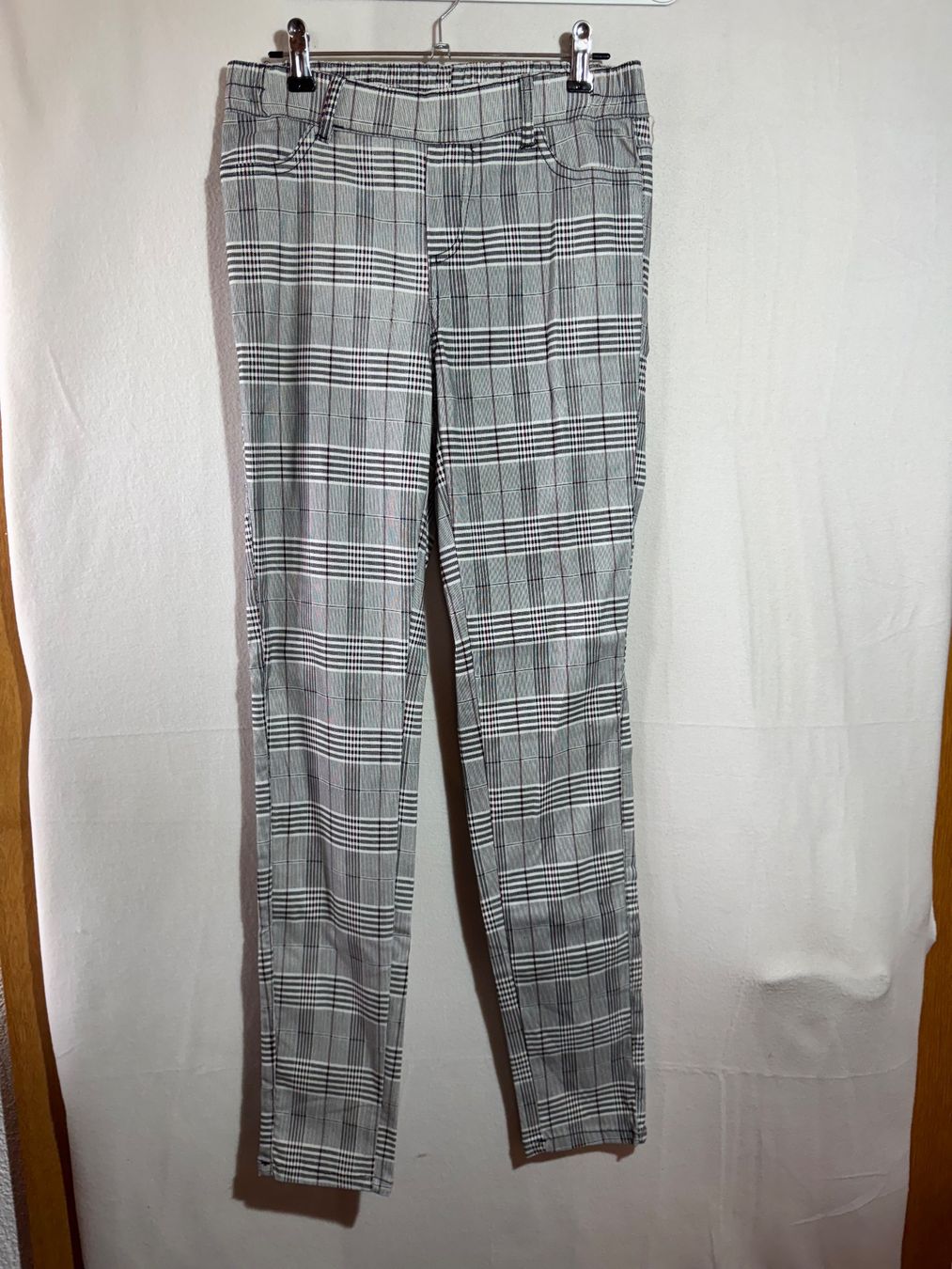 Pantaloni: Stoff Hose von Chicoree Gr. M – Usato da Grosswangen venduto da second_hand_dress
