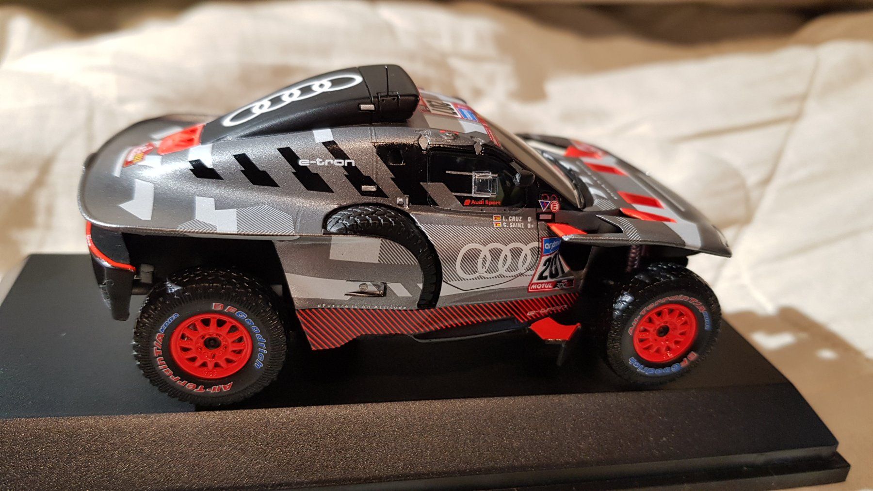 Modellini d'auto: Audi Rs Qe-tron E2 C.Sainz Rally Dakar 2023 – Nuovo e nell'imballaggio originale da Fribourg venduto da 911cc 5
