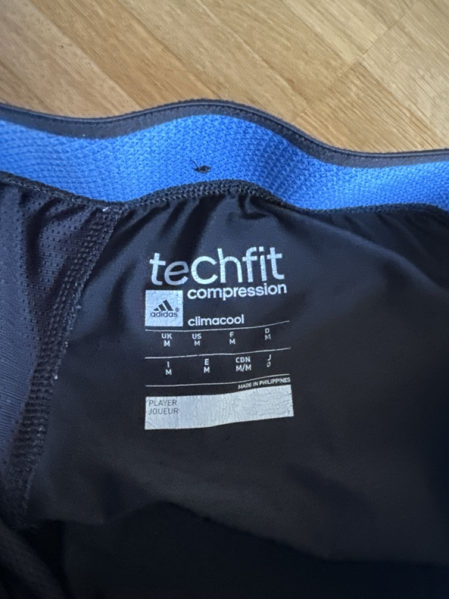 Biancheria intima: Adidas Techfit Kompressionsshorts Gr M  – Usato da Hombrechtikon venduto da SyrenaPears 1