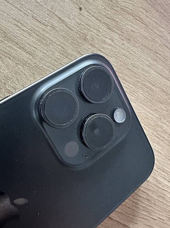 Apple Telefoni cellulari / Smartphones: iPhone 15 Pro 256GB - sehr guter Zustand – Usato da Langnau i. E. venduto da retoefli 3
