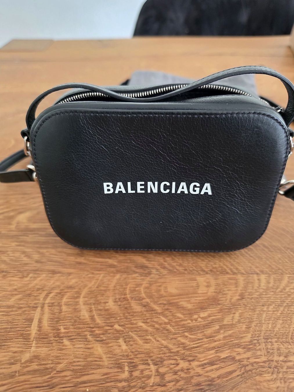 Balenciaga Borse da donna: Balenciaga Everyday Small Camera Schultertasche – Nuovo (secondo la descrizione) da Sissach venduto da Alexgo78