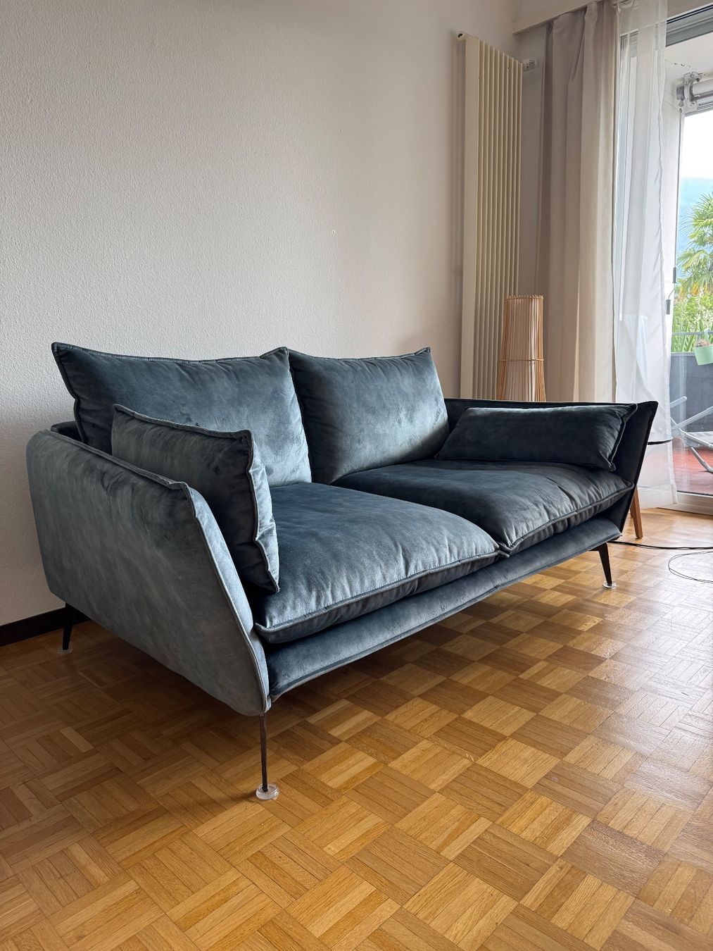 Pfister Sofas: Sofa blau Samt 2-Sitzer guter Zustand – D'occasion à Kilchberg ZH par Torch2 1