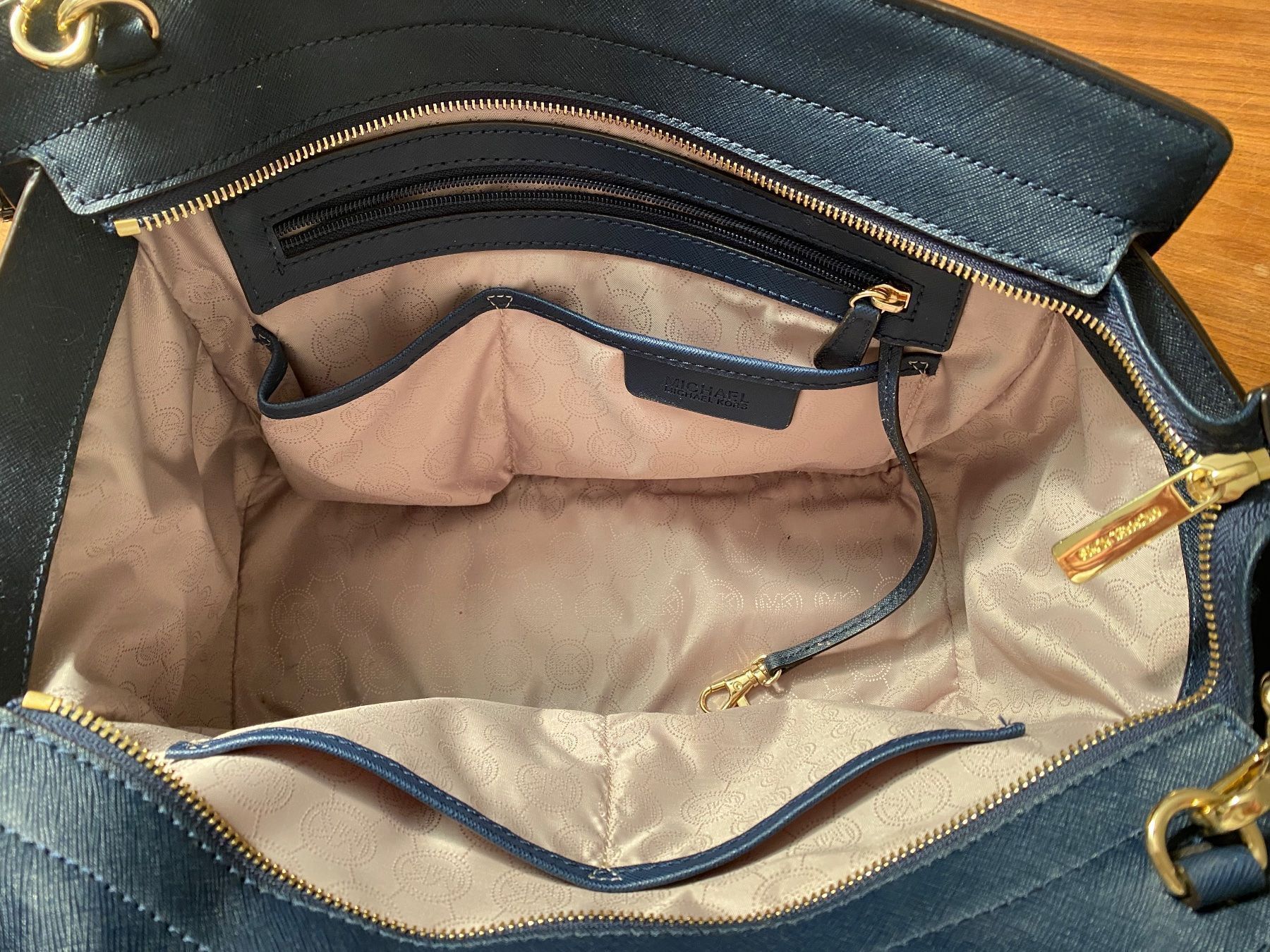 Michael Kors Taschen für Damen: Handtasche von Michael Kors Typ Selma – Gebraucht aus Schwyz von Trofana 3