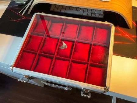 Uhrenkoffer Aluminium rote Einsätze 15 Fächer