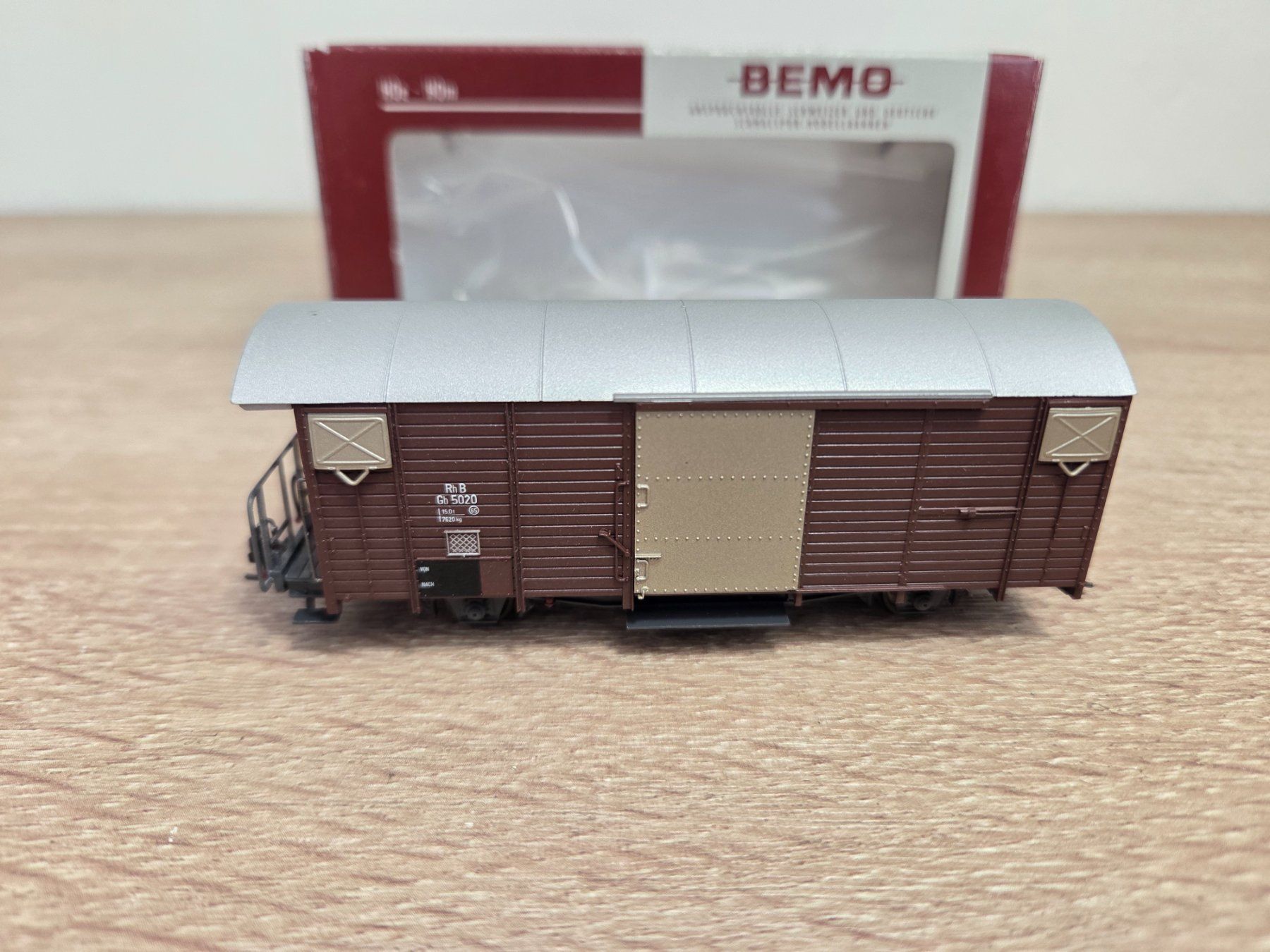 Bemo Modellini di ferrovie: Bemo 2250 100 Güterwagen RhB H0m – Usato da St-Aubin-Sauges venduto da Lo_Go 1