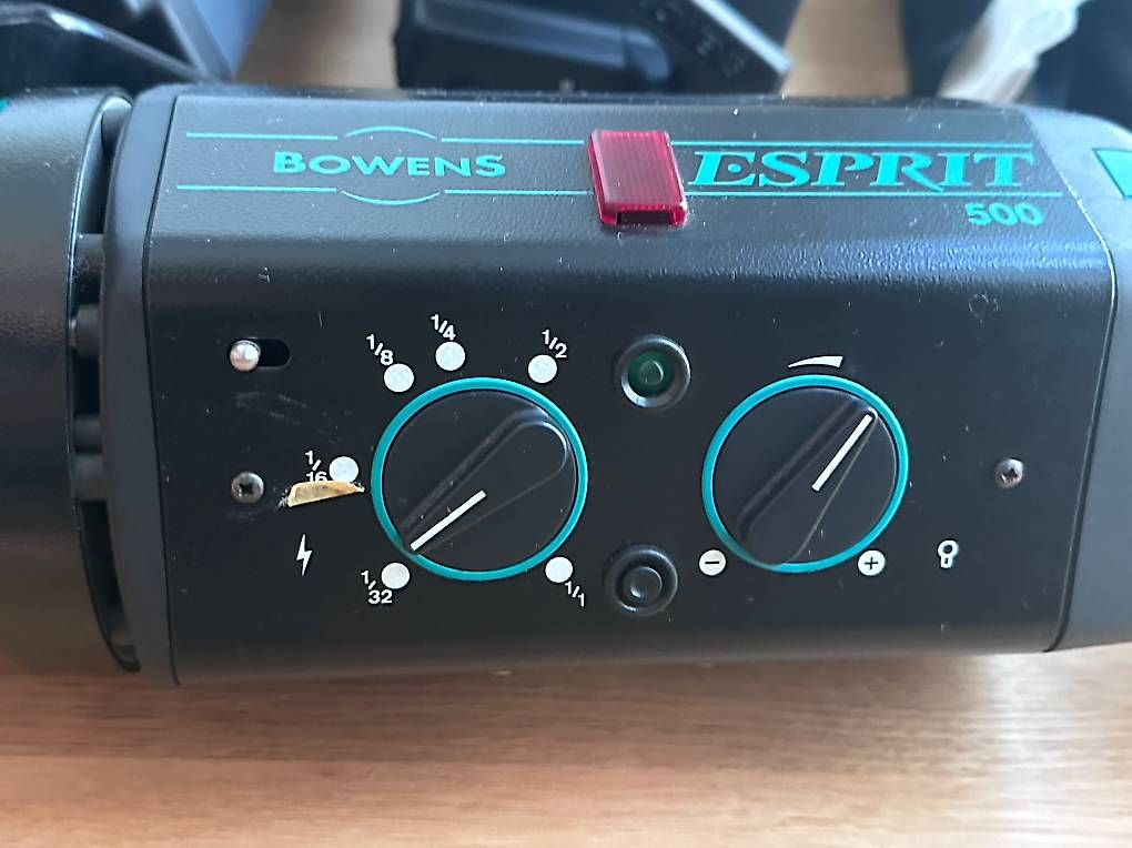 Flashs: Kit studio flash Bowens 3 têtes 1000DX + accessoires – D'occasion à Delémont par ame_2vnt 4