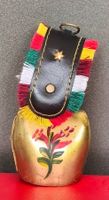 Kleine Glocke aus Messing am Band Schweizer Souvenir -