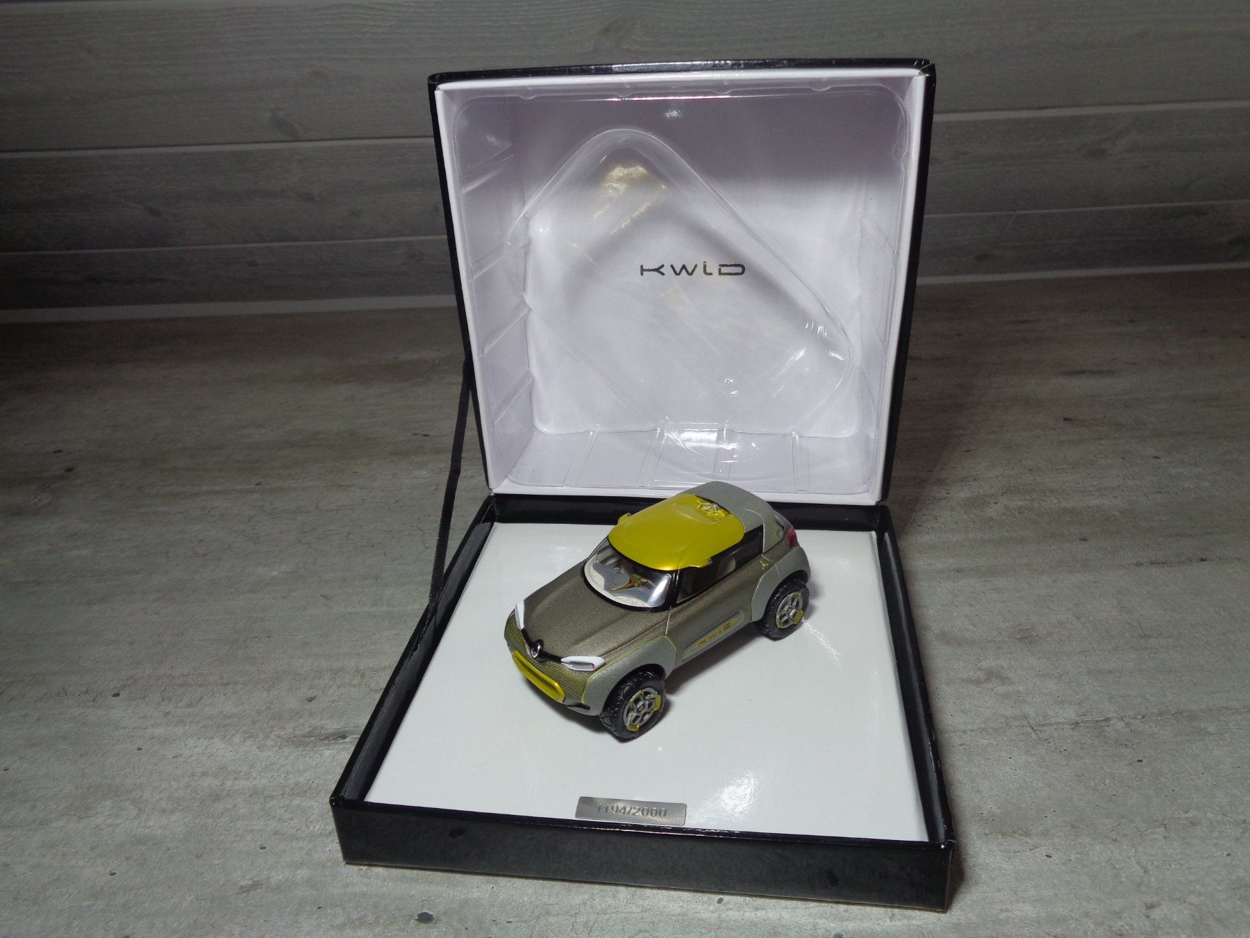 Renault Modellini d'auto: Norev 1:43 Concept Car Renault KWID – Nuovo e nell'imballaggio originale da Reconvilier venduto da rallycar