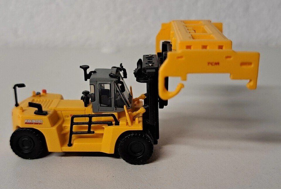 Kato Modelleisenbahnen: Container Stapler mit RhB Container Neu OVP Spur N – Neu (gemäss Beschreibung) aus Salez von rhb-spur-n 1