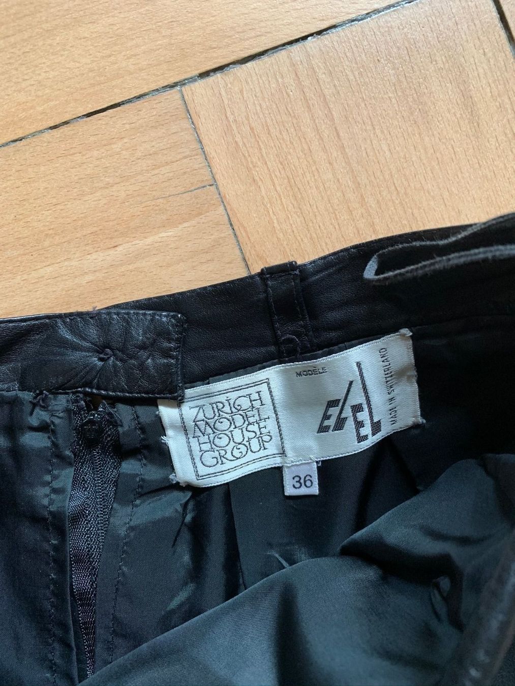 Gonne: Vintage Leder Rock schwarz - 36 – Usato da Zürich venduto da Diazaio 1