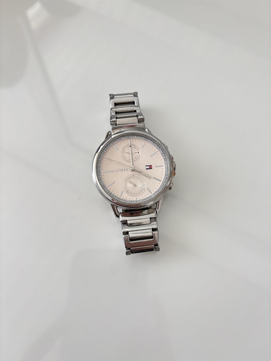 Tommy Hilfiger Orologi: Tommy Hilfiger Damenuhr, silberfarben – Usato da Müllheim Dorf venduto da ldh