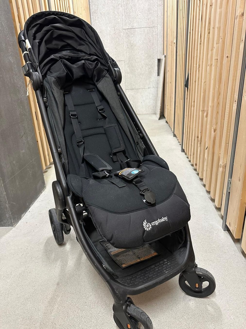 Ergo Baby Carrozzine: Ergobaby Buggy Metro Schwarz – Usato da Zürich venduto da zac_y99h
