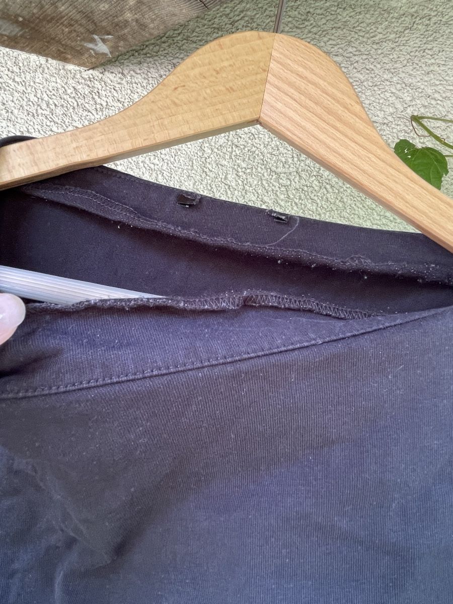 Zara Maglioni & Felpe: ALLES RAUS Langarmshirt – Usato da Kloten venduto da simones.thriftshop 3