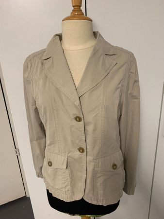 Beige übergangsjacke in angenehmen leichten Stoff Gr. 40