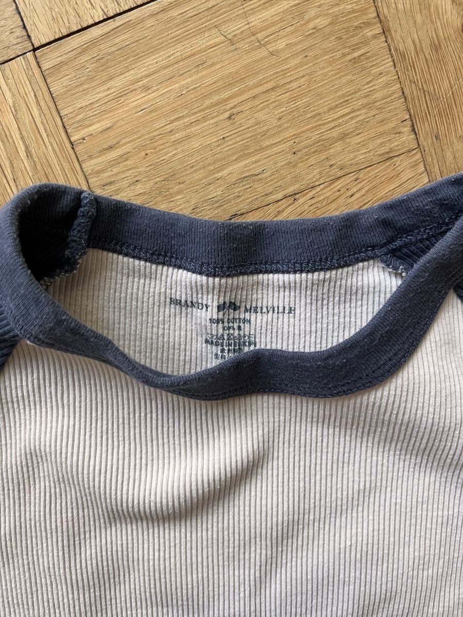 Brandy Melville T-shirts: Brandy Melville Crop Top – D'occasion à Bern par ann1e 2