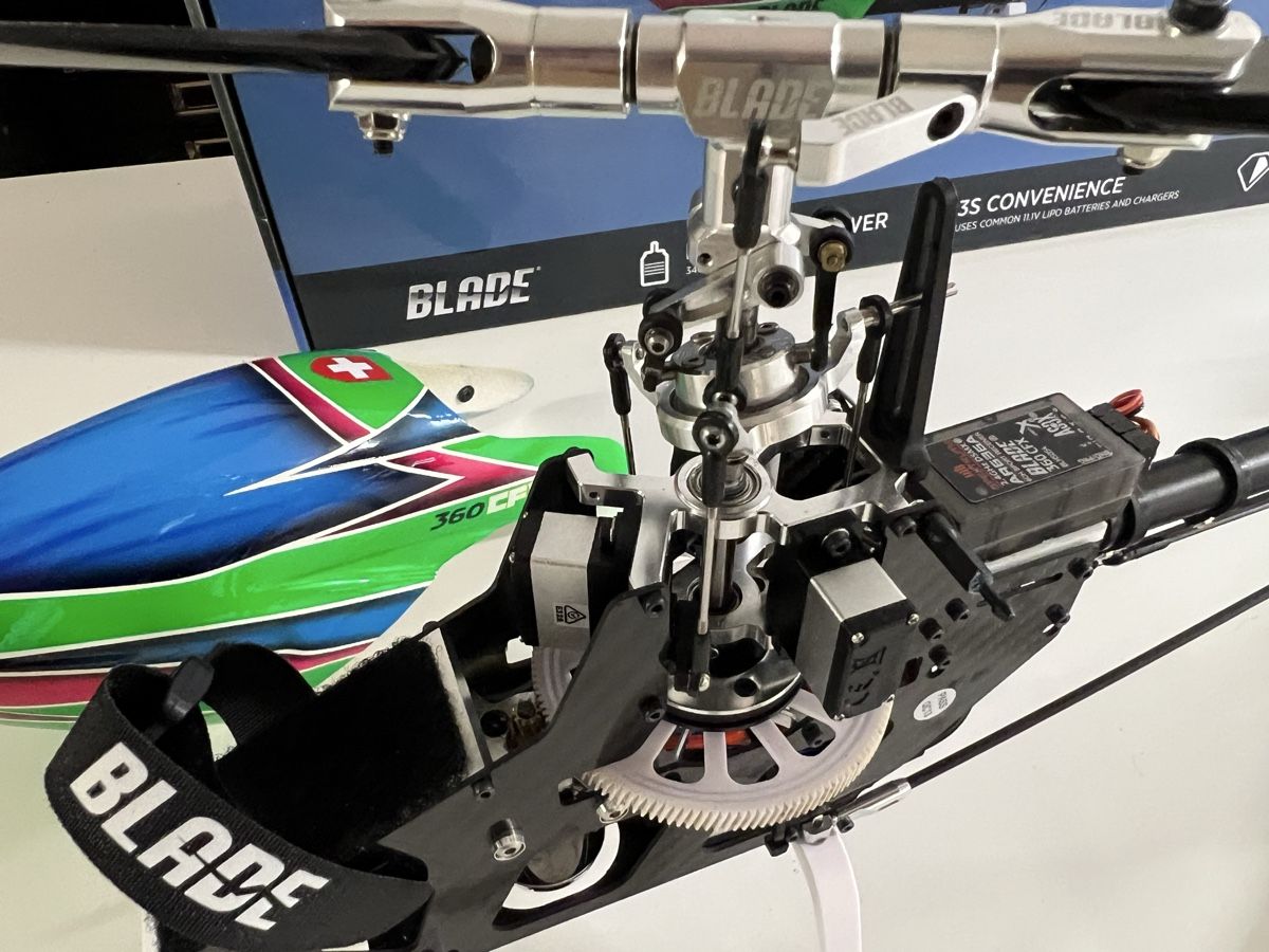 Blade RC Kits de montage: Heli Blade 360CFX 3S mit 4 Akkus – Neuf (Voir description) à Amlikon-Bissegg par hanspi1968 2