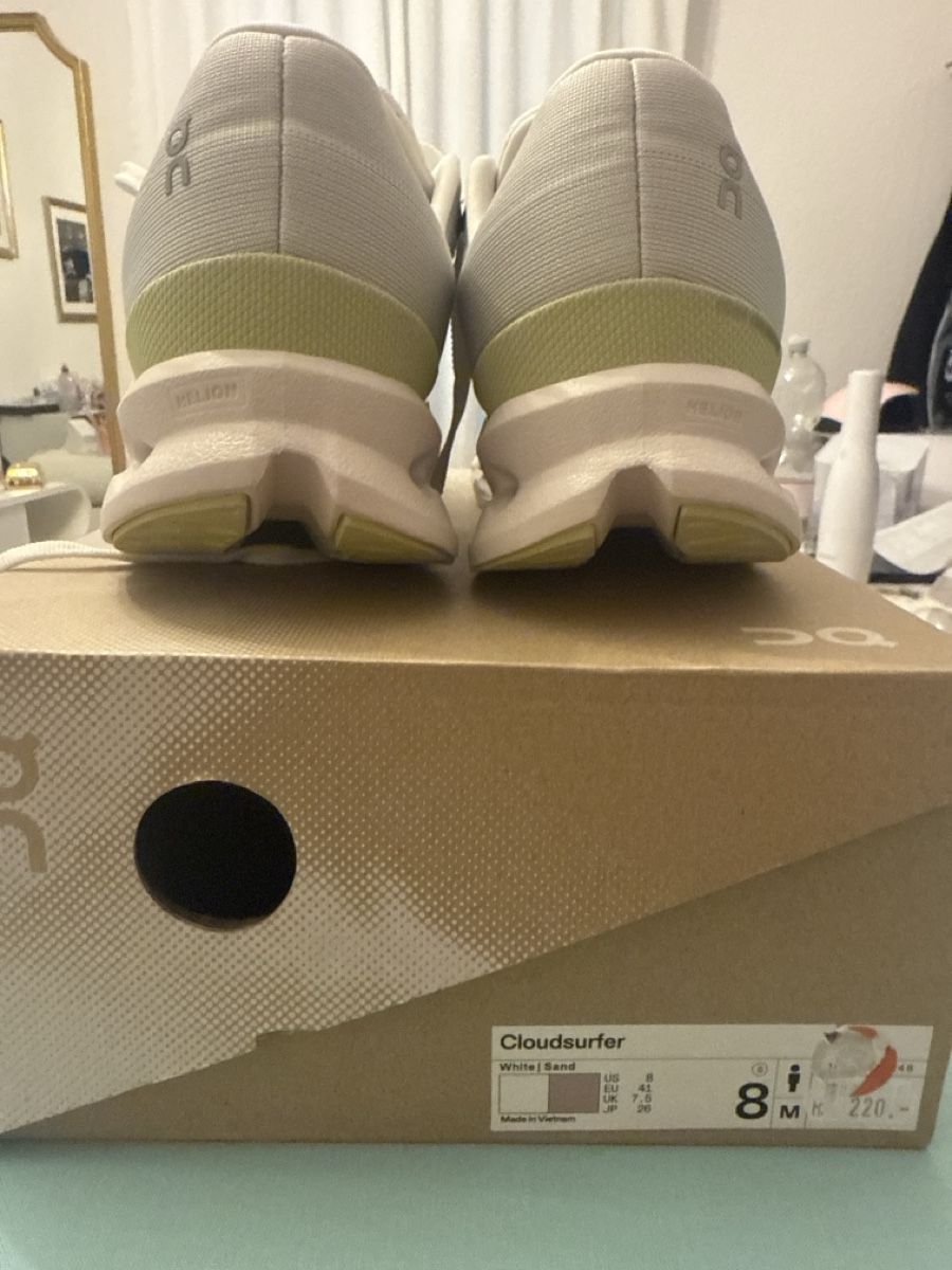 On Scarpe da uomo: On Cloudsurfer Laufschuh Weiss Grösse 41 neu – Nuovo e nell'imballaggio originale da Sirnach venduto da Gin_kobi02 2