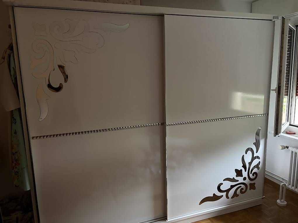 Armadi: Schwebeschrank oriental – Usato da Pfaffhausen venduto da Curly19