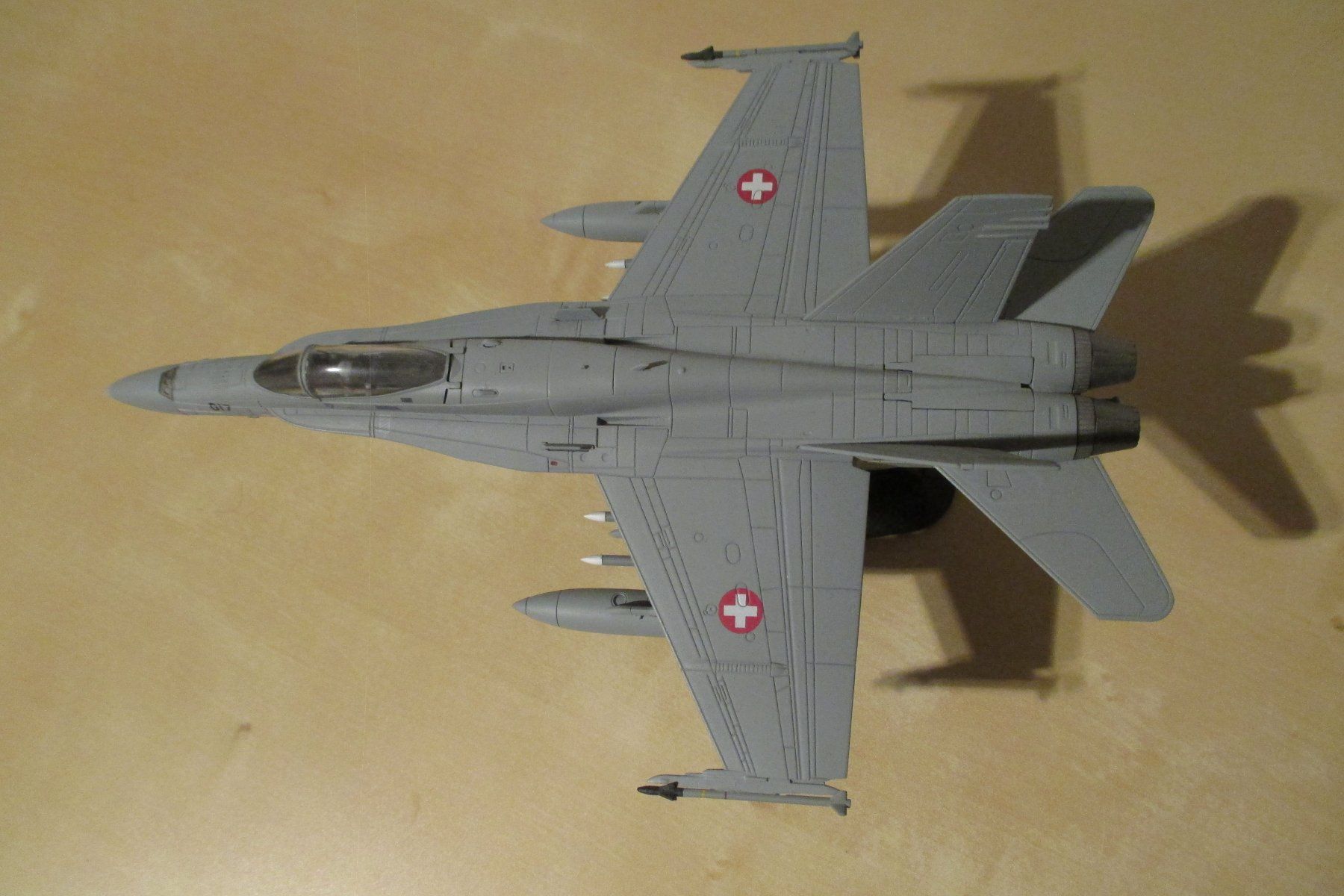 McDonnell Douglas Kits de montage: Schweizer Luftwaffe Mc Donnell Douglas "F/A-18" – Neuf (Voir description) à Lützelflüh-Goldb par wli_9wqr 4