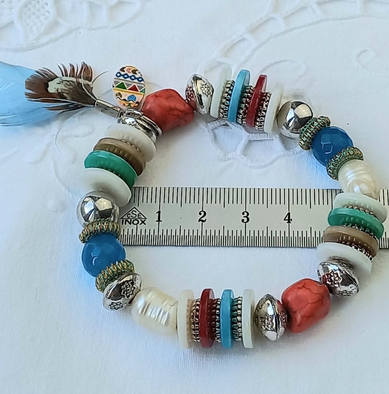 Bracciali & Braccialetti: Buntes Armband mit Perlen unFedern, Boho-Chic . – Usato da Buchs AG venduto da Dzirul 3