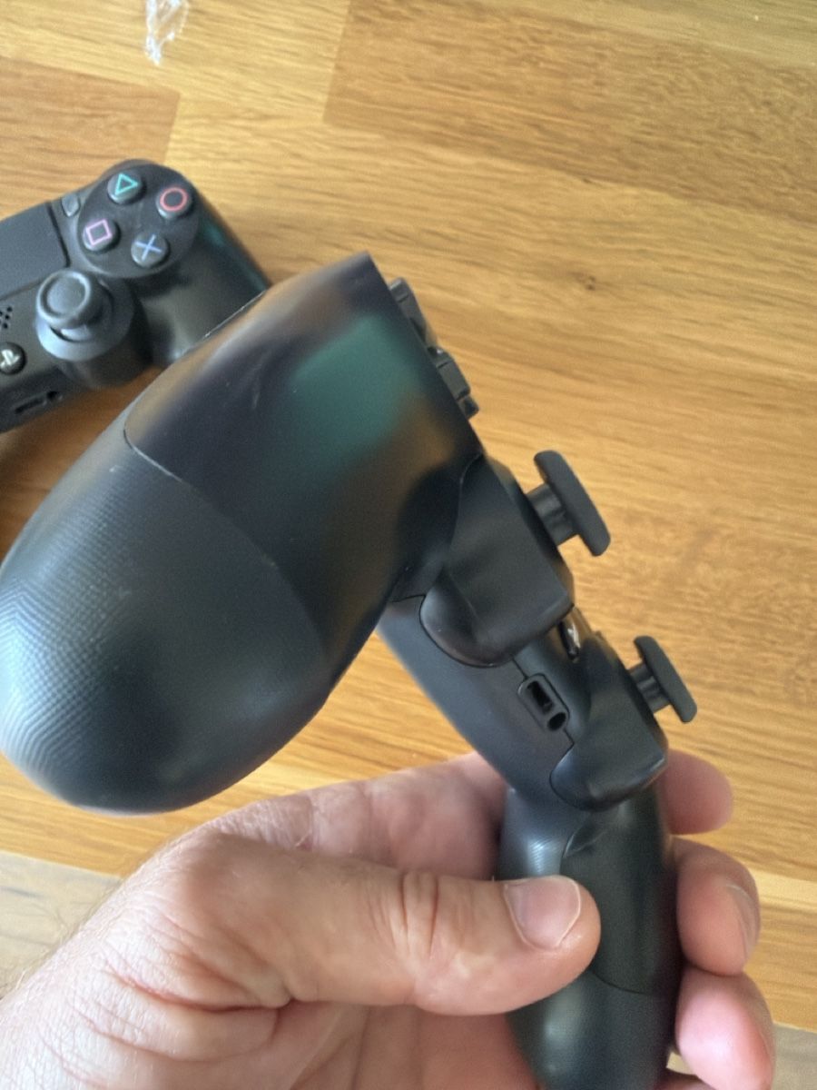 Sony Consoles: Gebrauche PS4 Controller – Défectueux à GÜMLIGEN par DJ-Jana 3