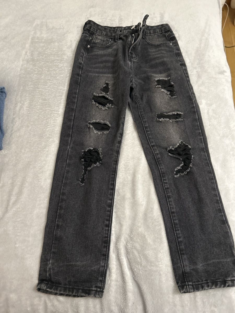 Pantaloni: Jeans grigi strappati tg 140 – Usato da Rancate venduto da Birbine